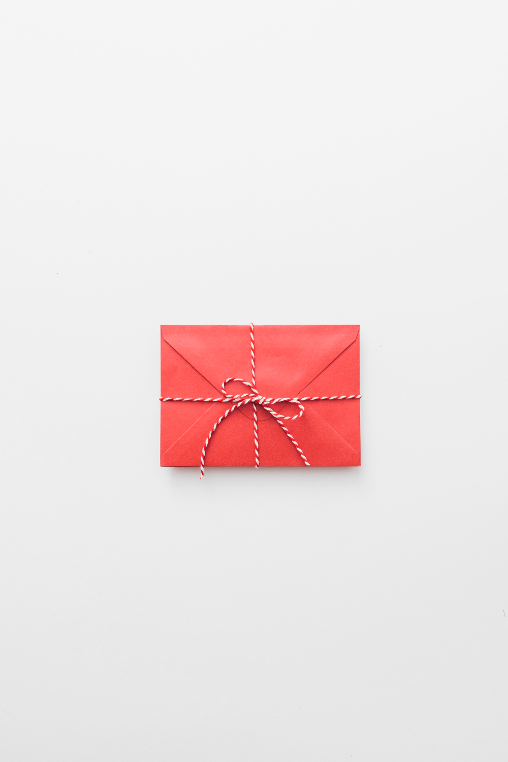 tied-red-envelope-table tied-red-envelope-table